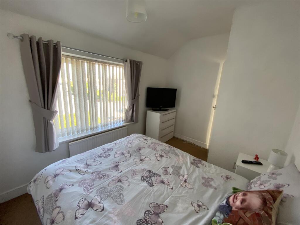 Bedroom no.1 rear double: