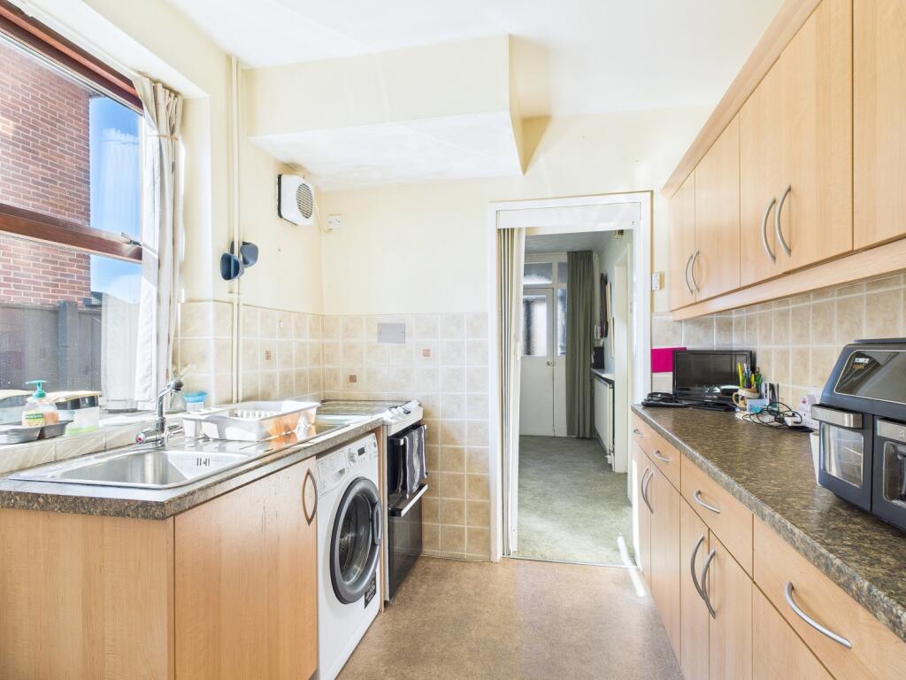 CAM01909G0-PR0404-STILL020