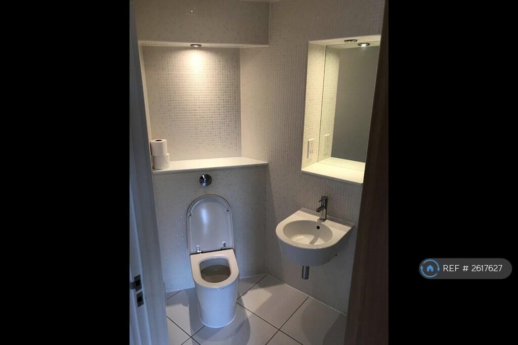 En-Suite Bathroom