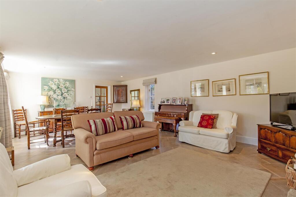 Reception Room-9.jpg