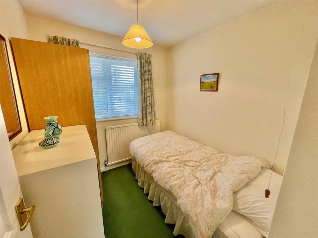 15 Bulls Lane Bed 3.jpg