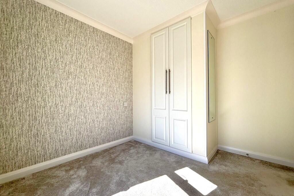 Bedroom. 2