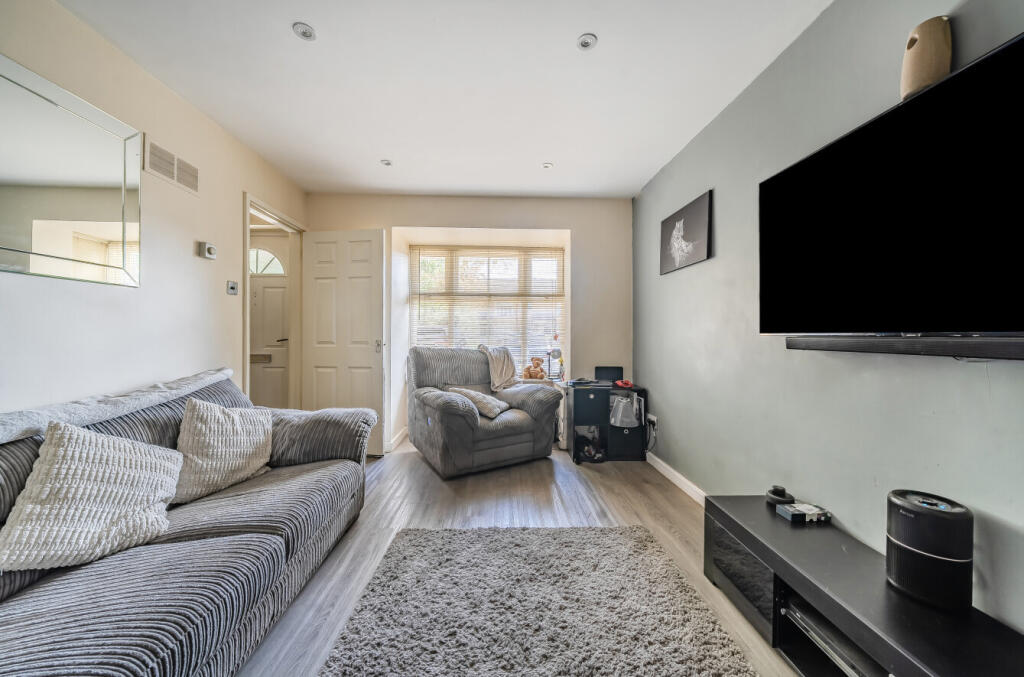 1347599-5-68b5b22...