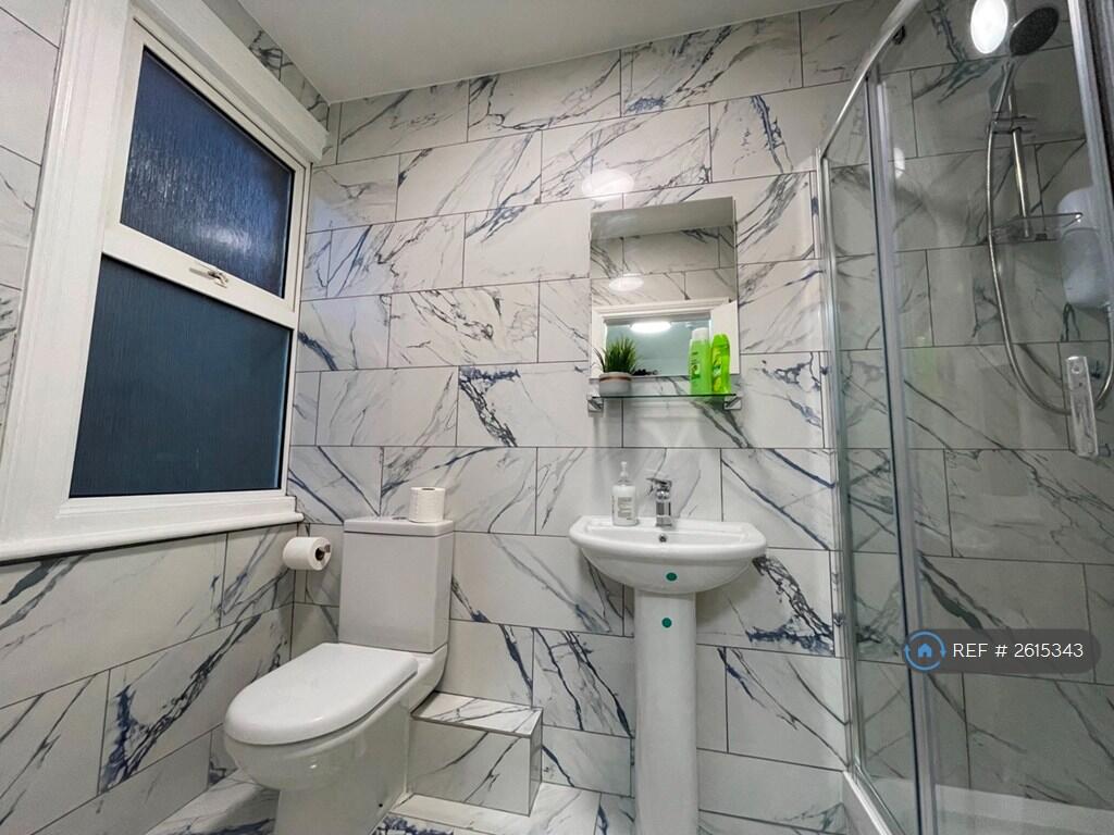 Room 3 Ensuite Bathroom