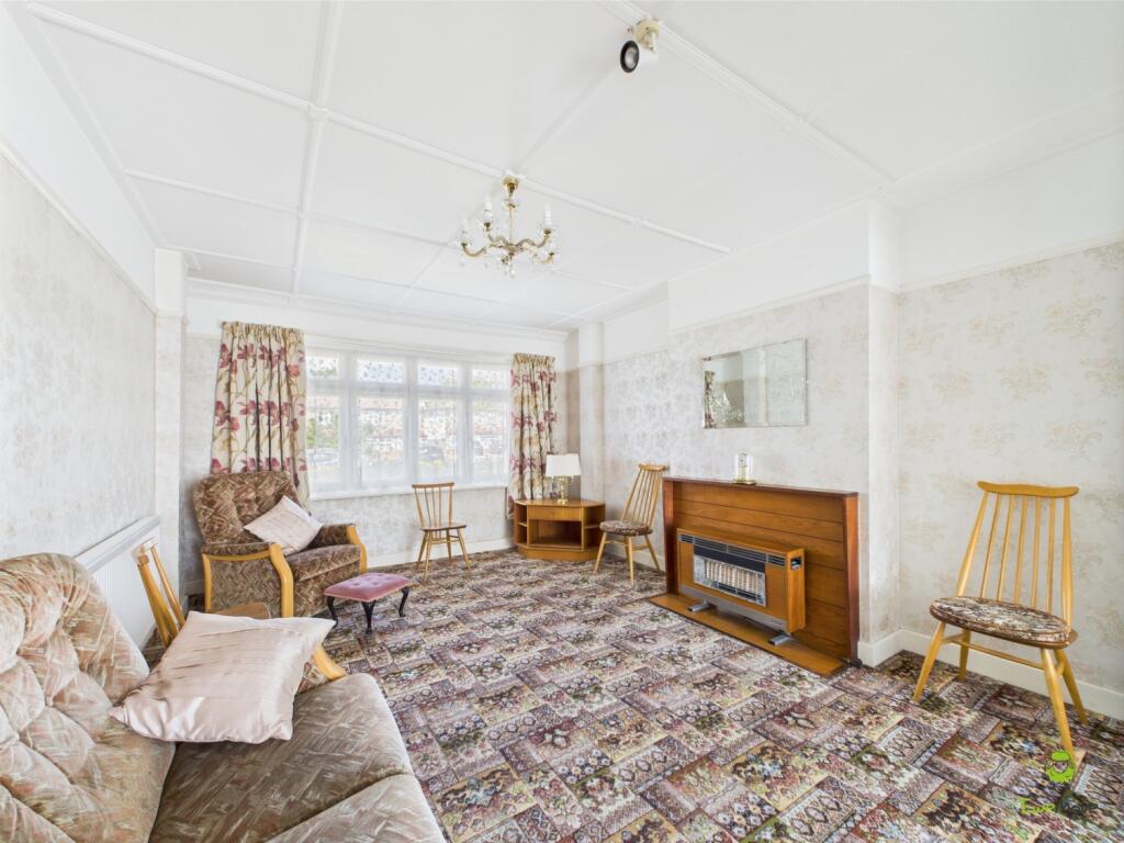 CAM03779G0-PR0235-STILL005