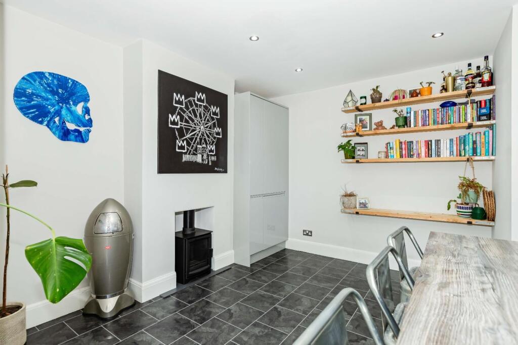 5 Myrtle Crescent_18.JPG