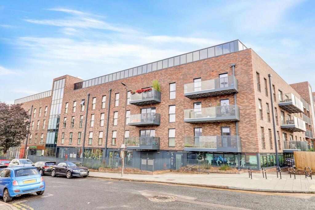 14-0a2eJHPropWorld - Flat 5, 7 Station Approach - 