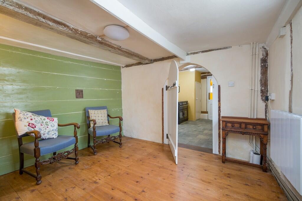 1440px-Crown Hill...