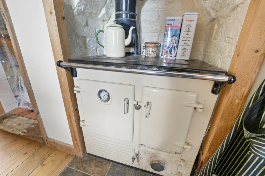 ORNAMENTAL STOVE