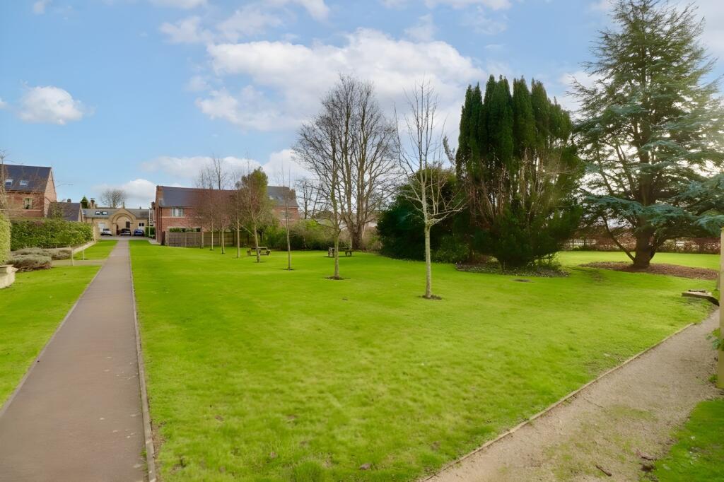 Communal garden with picnic area