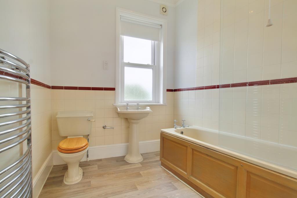 5.BATHROOM.jpg