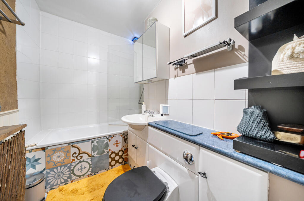 1360584-6-68dd30d...