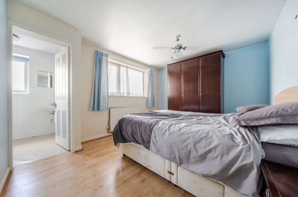 1279956-11-682718c85d239-ARW