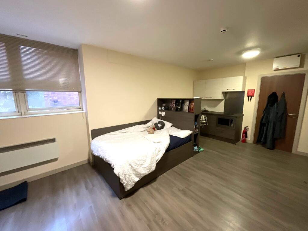 Deluxe Studio