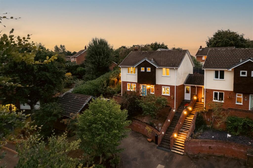 Family Home on Delamere Park with Four Bedrooms