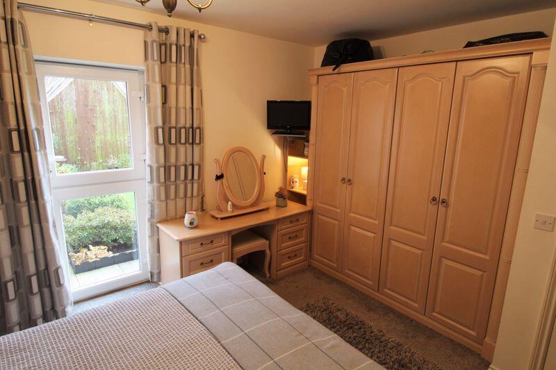 Bedroom with access to garden