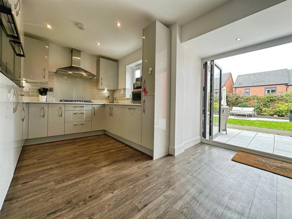 c170ef26--4E36-98BE-FF90BA725D39-58724-0000145F385