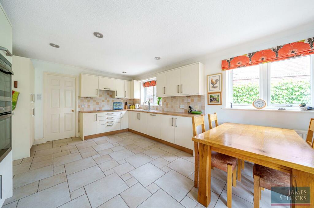 Dining kitchen
