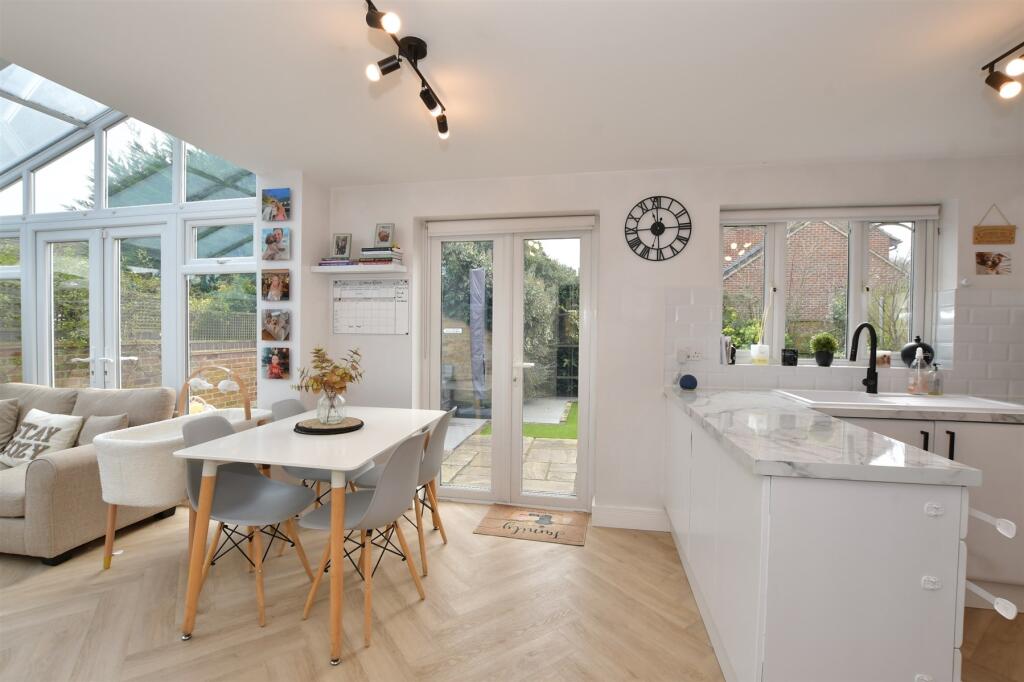 Kitchen/ Dining Area