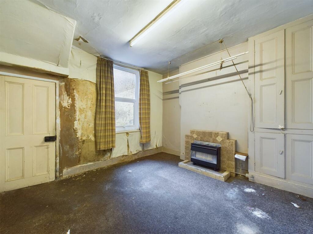 Dining room: