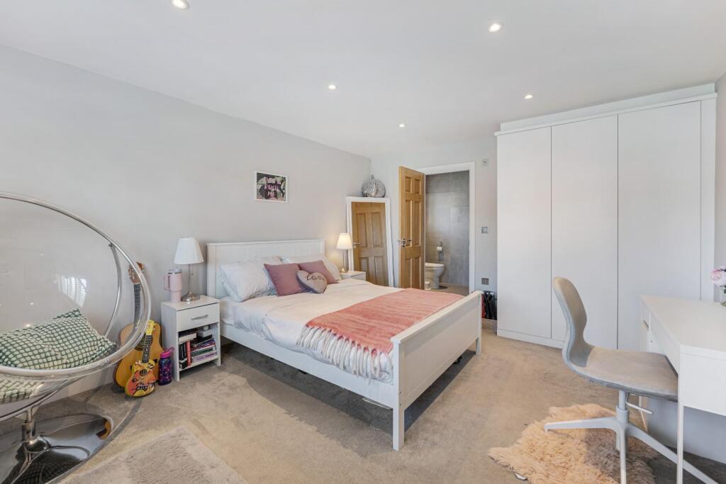 Bletchley Park Way, Wilmslow-16.jpg