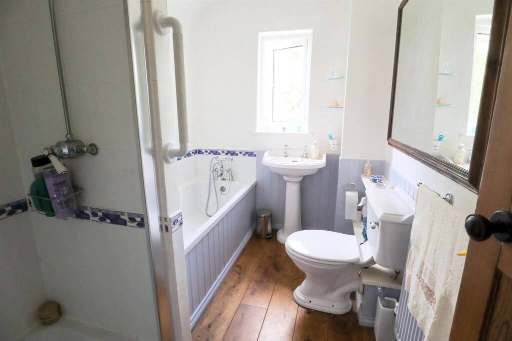 Bathroom.jpg