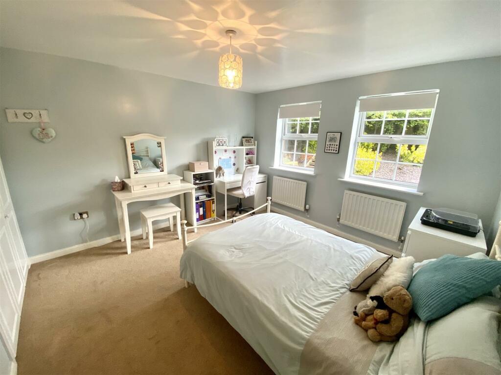 BEDROOM 2