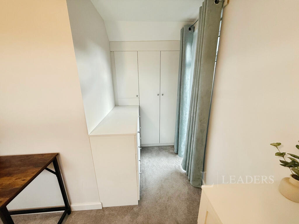 Bed 1 dressing area