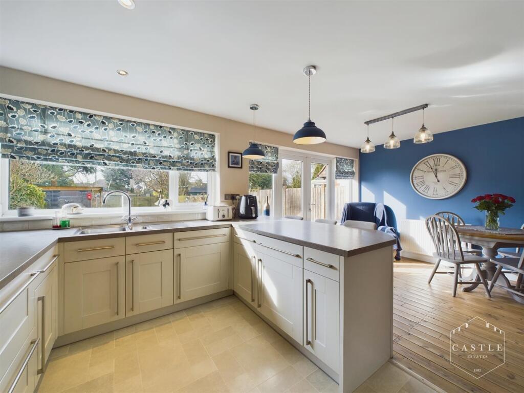 OPEN PLAN DINING KITCHEN