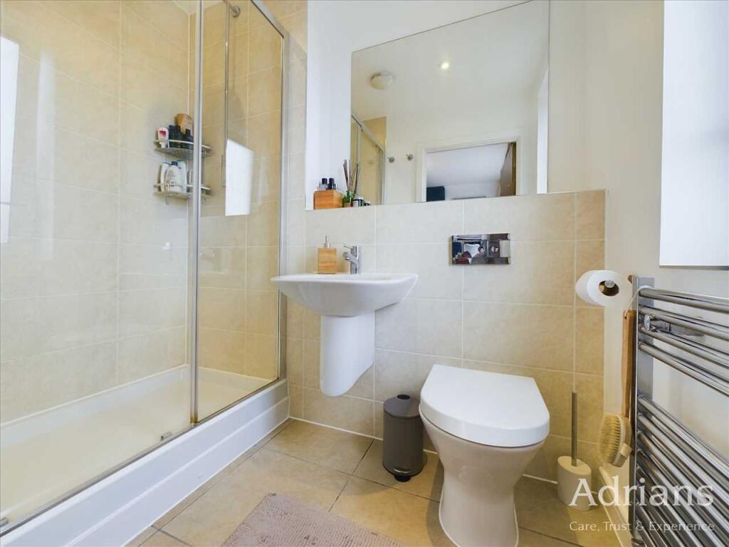 EN-SUITE SHOWER ROOM