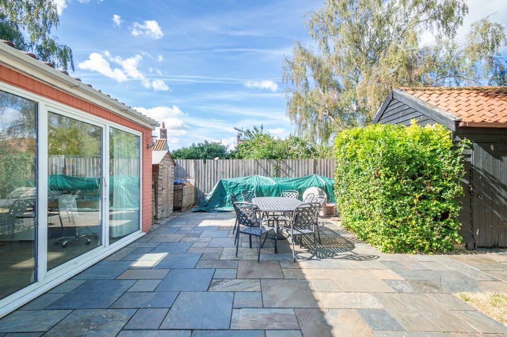 Red House, 11 New...