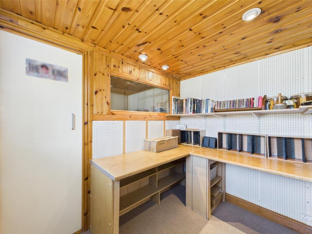 Studio/Garage