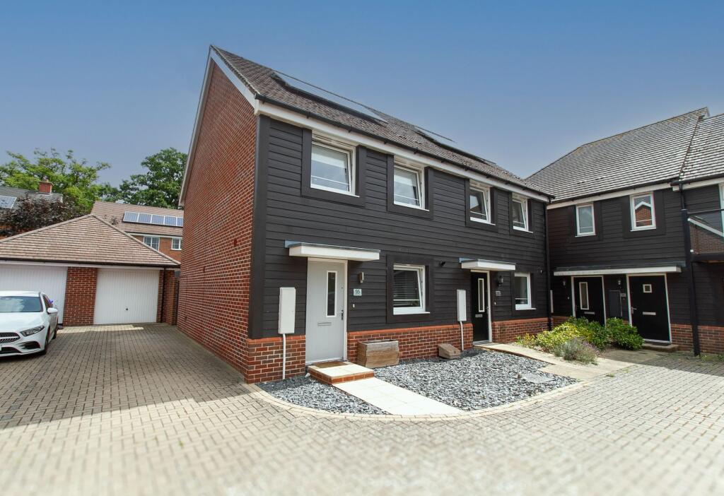 Grant Drive, Church Crookham, GU52