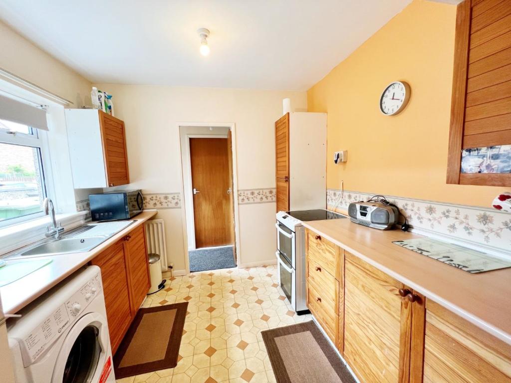 Kitchen pic 1.jpg