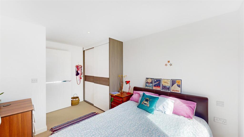 43 Baroque Gardens, Mary Rose Square - aCeQ9PuuUvM