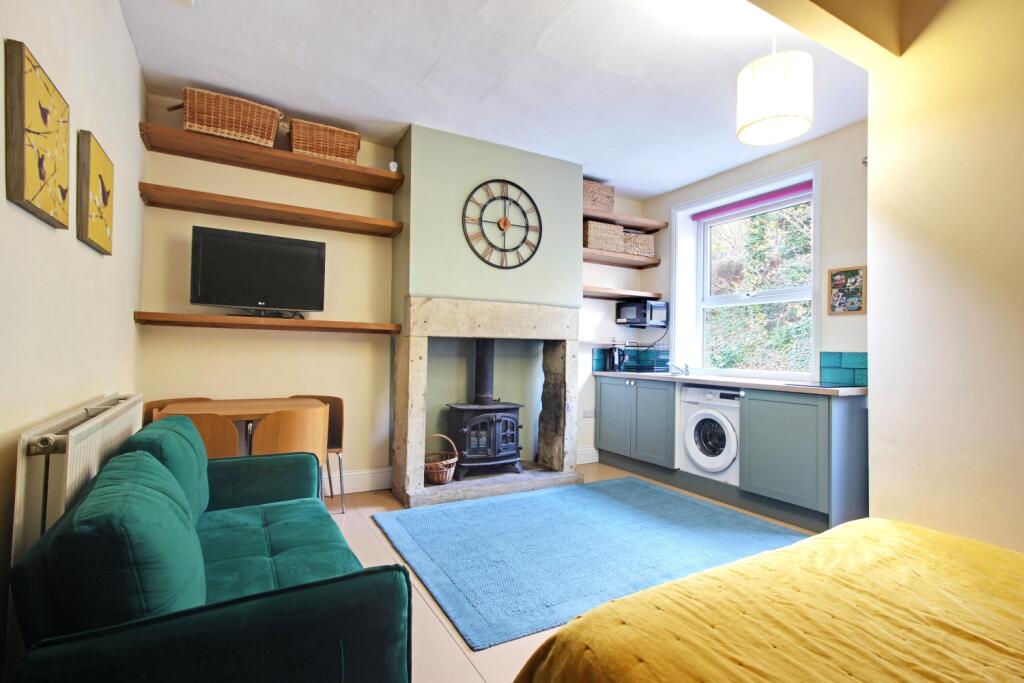 Lounge or Studio Flat