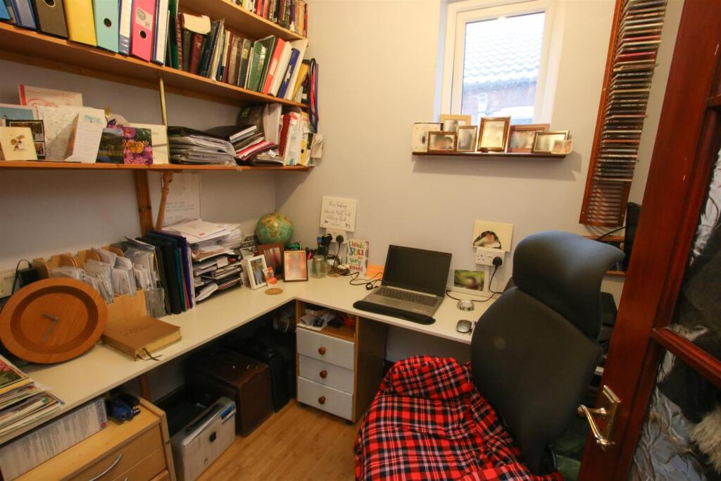 BEDROOM 4/ OFFICE