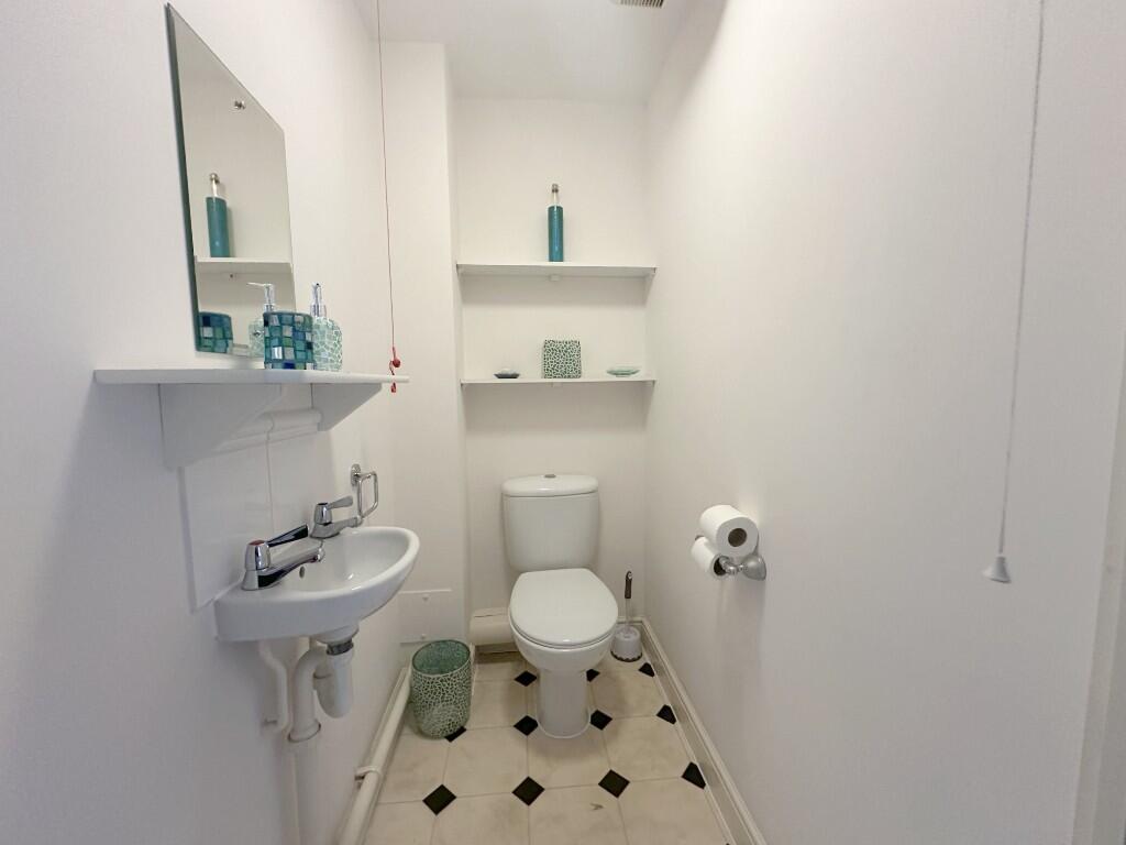 GUEST CLOAKROOM