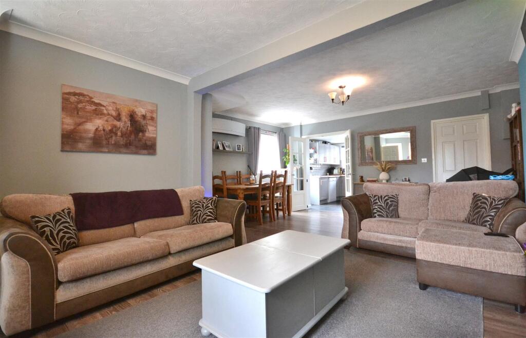 Lounge / Dining Room
