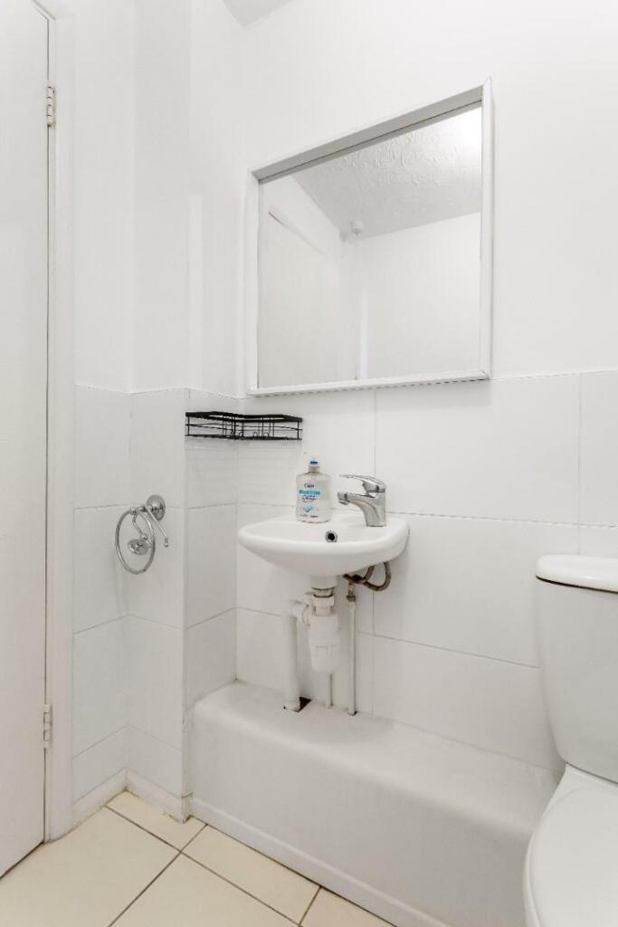 en-suite (2).jpg
