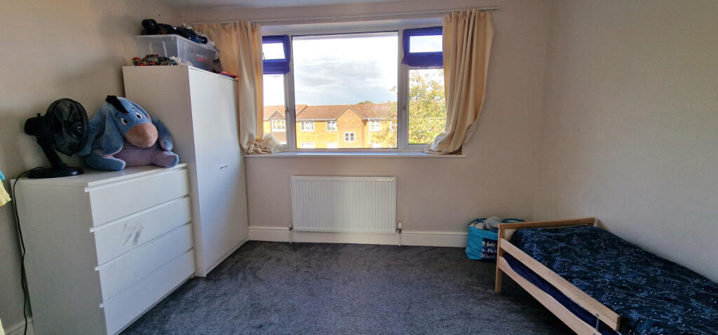 SECOND FLOOR REAR BEDROOM
