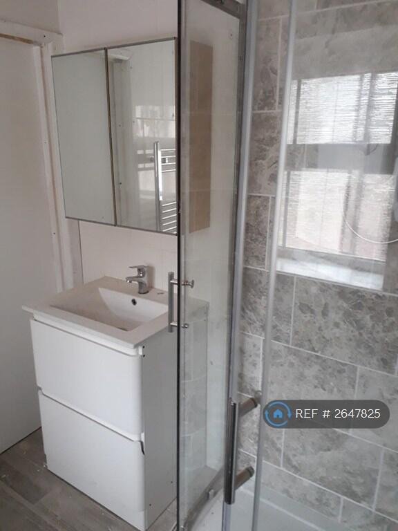 Bathroom Sink And Mirror