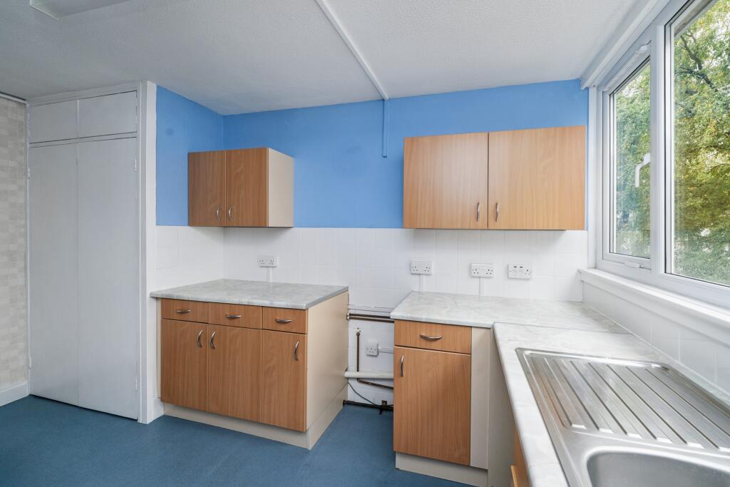 Flat 79 Mountbatten Square, Ward Royal, Windsor, SL4 1SZ