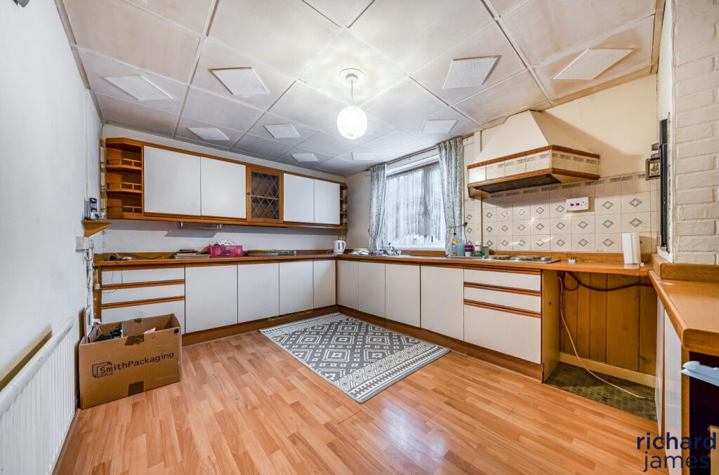 f272af87208245b59b7c0194cf72f9b8