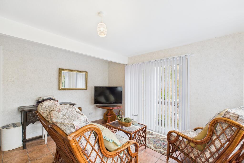 CAM04201G0-PR0068-STILL025