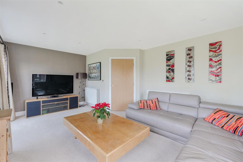 MULBERYY CLOSE (24).jpg