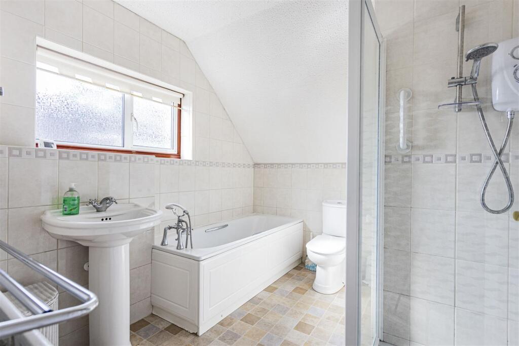 Anglesey Bathroom.JPG