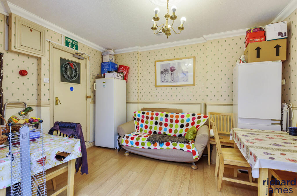 3eb077fe-a049-400...