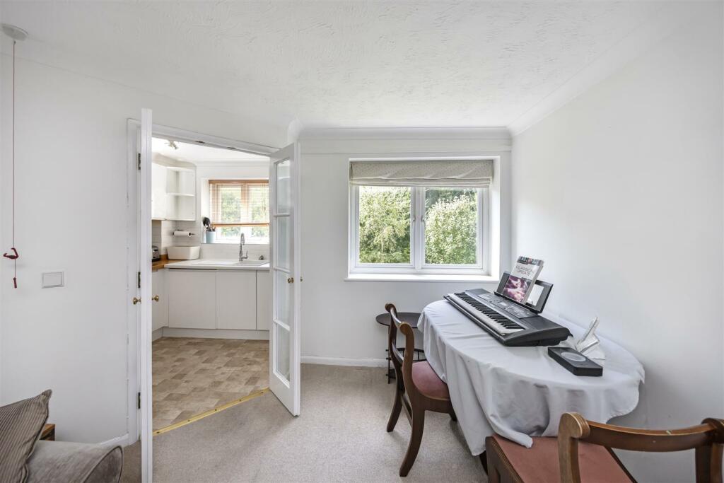 Lounge/Dining Room