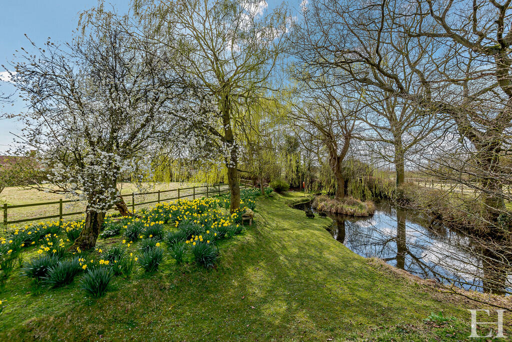 8640802-exteriorW...